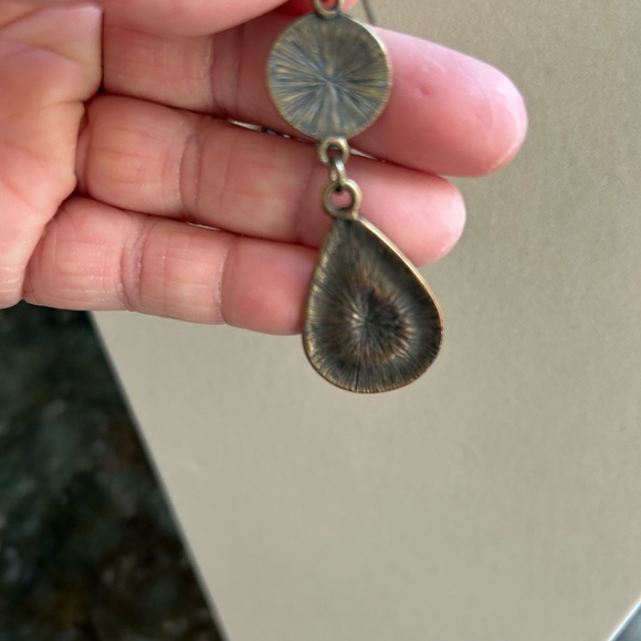 Turquoise colored dangle earrings. Great condition. - Picture 3 of 5